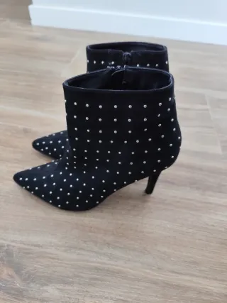 Botines ante negro tachuelas tacón fino