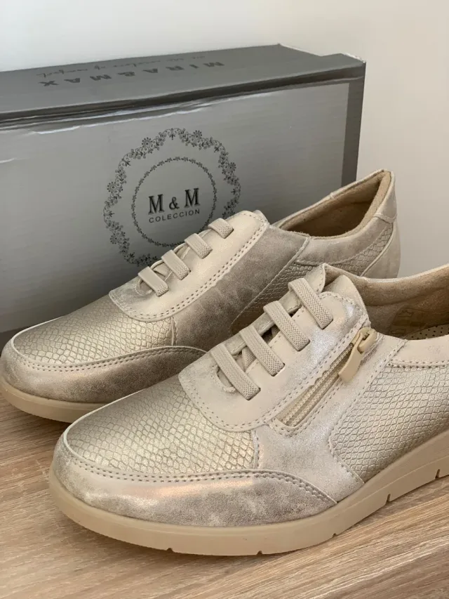 Zapatos M&M señora beige/dorado. Número 38
