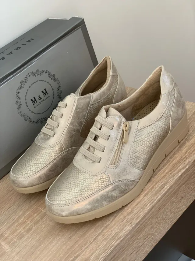 Zapatos M&M señora beige/dorado. Número 38