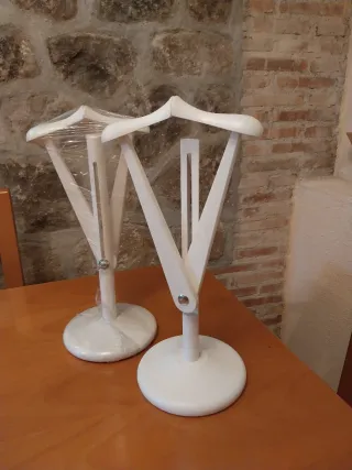 Soporte expositor blanco madera