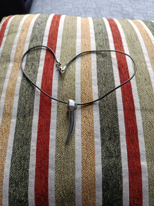 Colmillo Lotus Plata y Negro