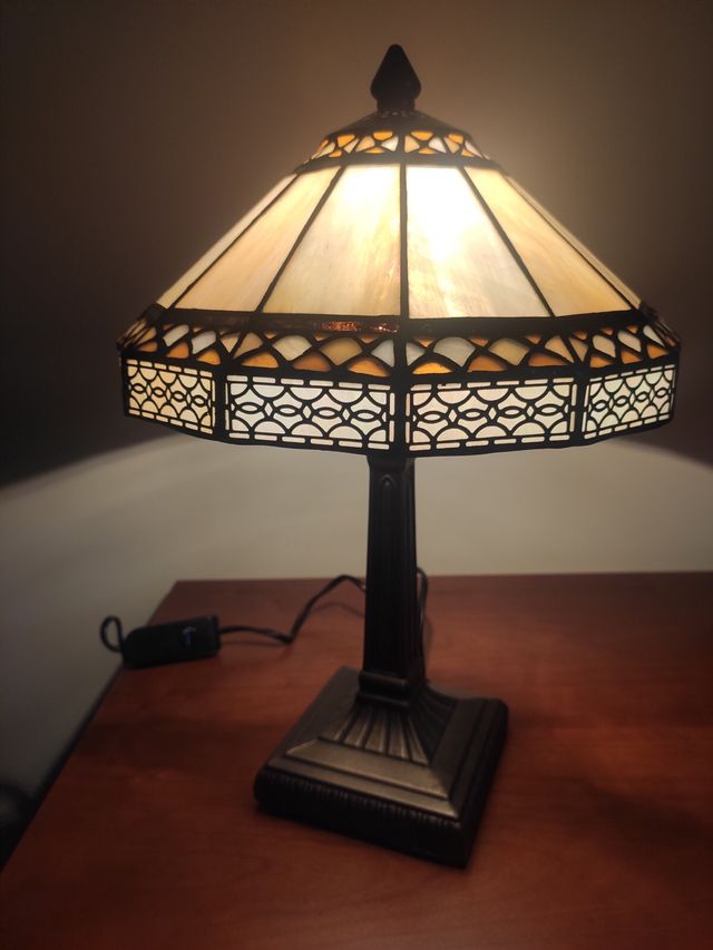 Lámpara de mesa Tiffany cristal y metal