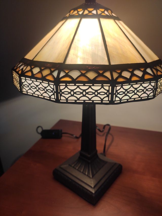 Lámpara de mesa Tiffany cristal y metal