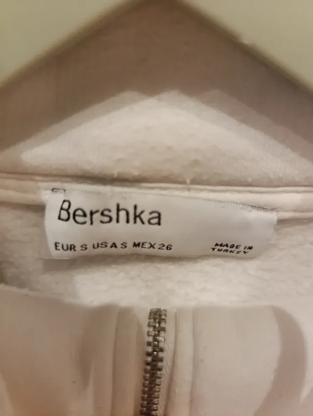 Sudadera Bershka cremallera.