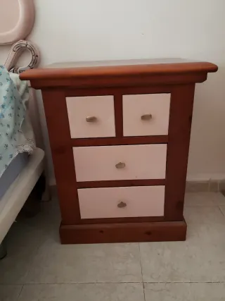 Dos mesitas de noche de madera 50 euros