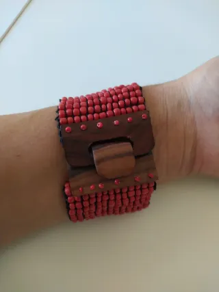 Pulsera elástica madera y abalorios terracota