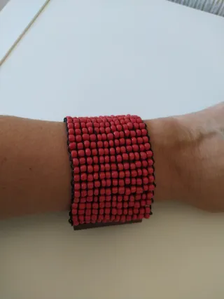 Pulsera elástica madera y abalorios terracota