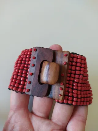 Pulsera elástica madera y abalorios terracota