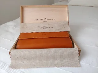 Cartera de piel Forever Young