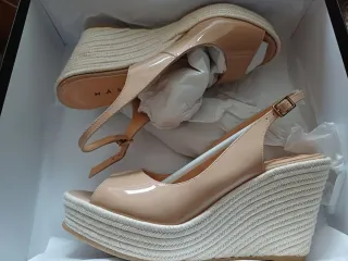 ZAPATOS MUJER CUÑA BELLA CHAROL NUDE 8,5 CM MAS34