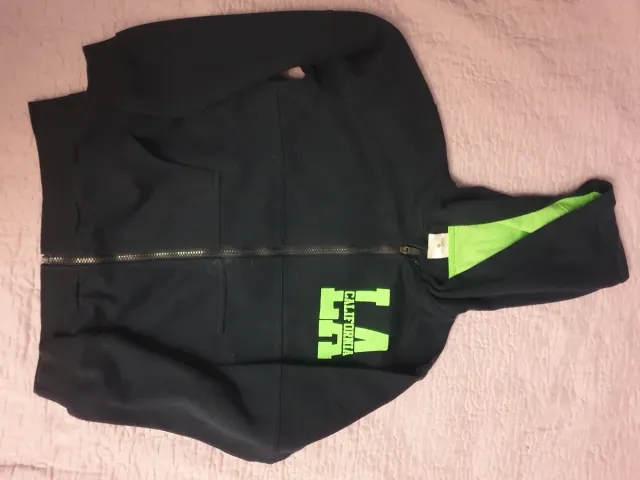 Sudadera Negra con Capucha y Cremallera