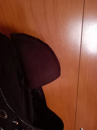 Blusa de mujer marrón con pedrería nueva.