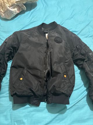 Chaqueta bomber PULL&BEAR negra