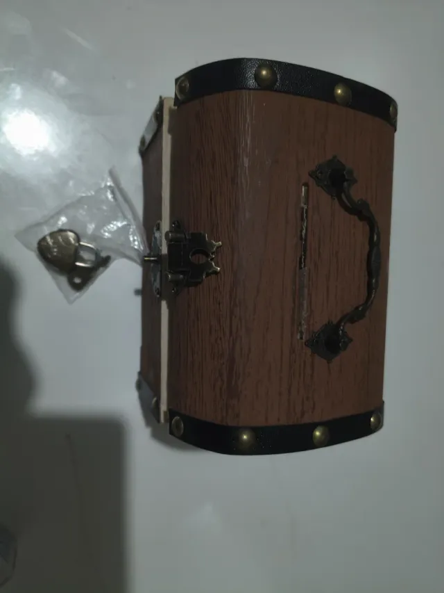 Presepe in scrigno in ceramica e legno