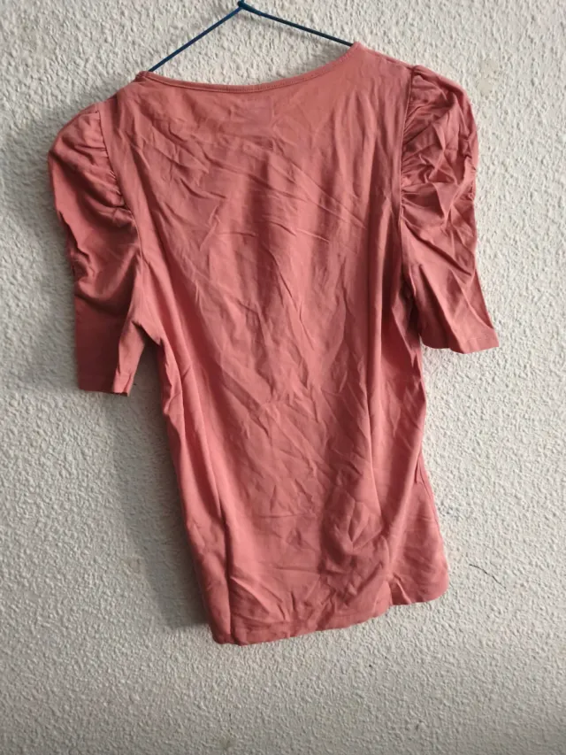 Camiseta Zara rosa manga abullonada