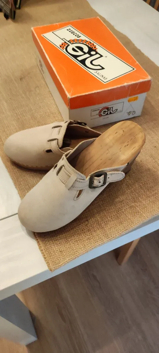 Zuecos de verano mujer beige