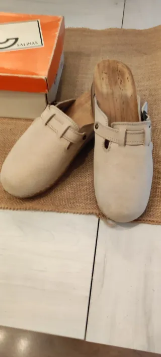 Zuecos de verano mujer beige