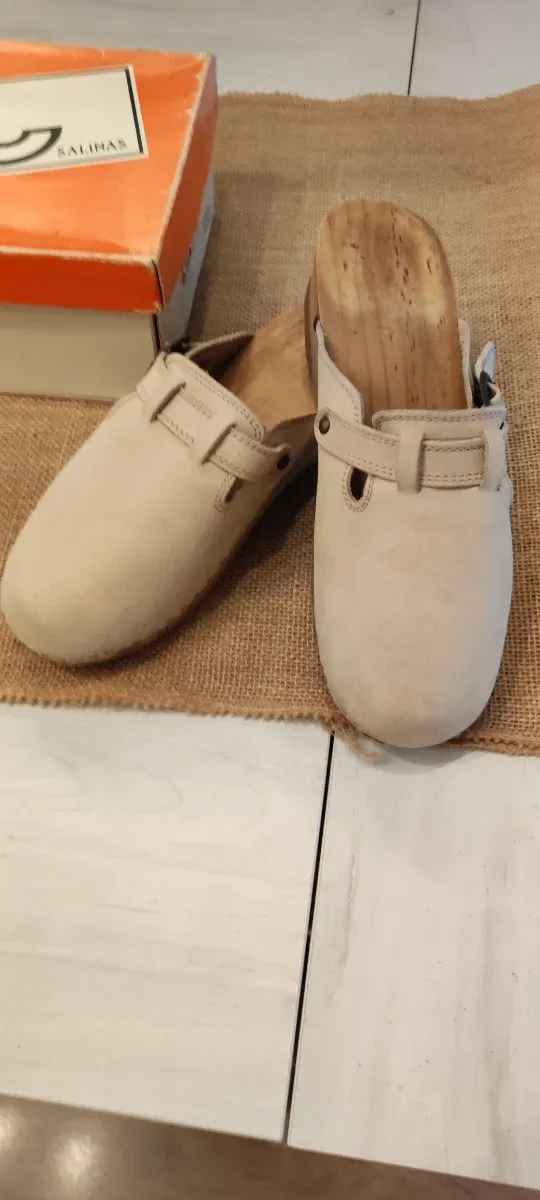 Zuecos de verano mujer beige