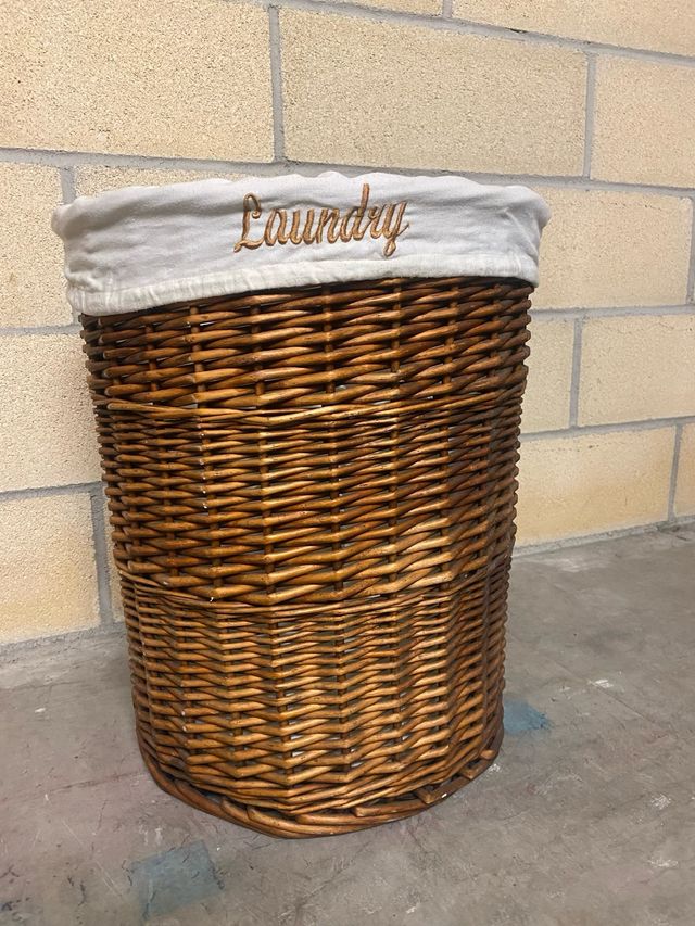 Cesto de mimbre para ropa sucia