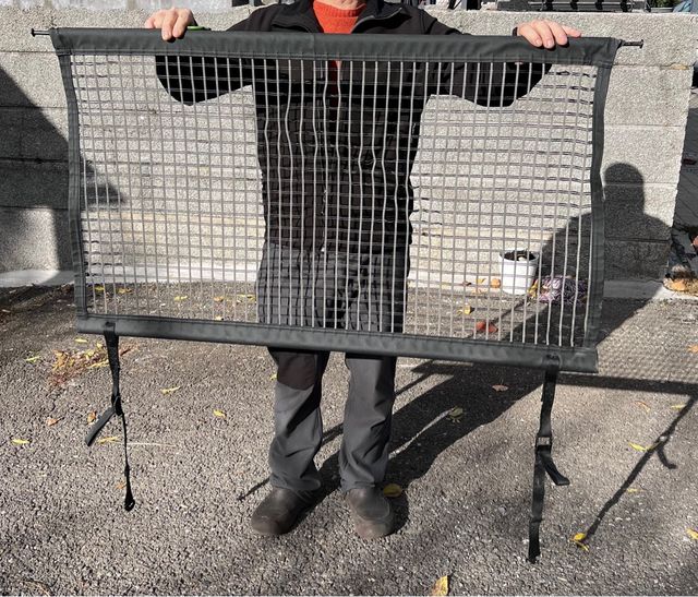 red separadora perros para coche