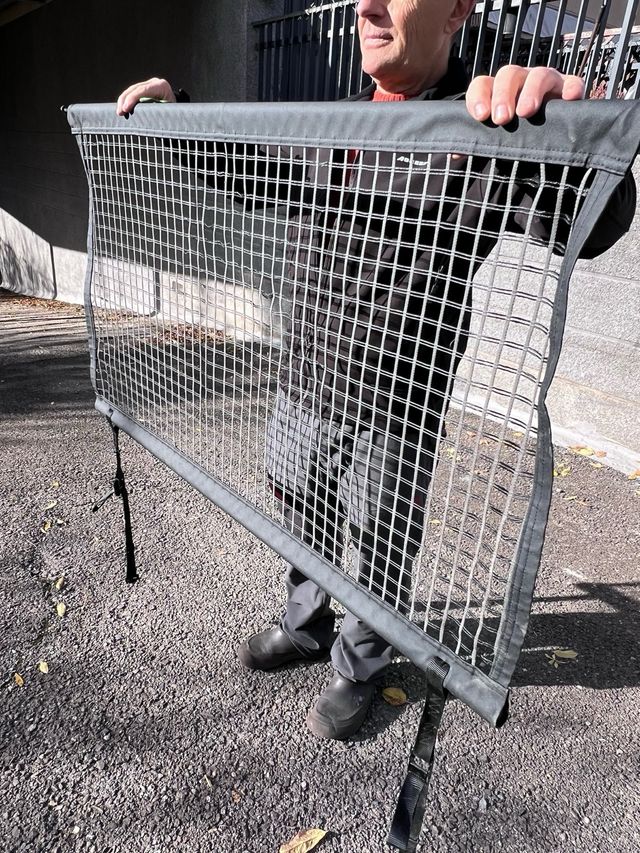 red separadora perros para coche