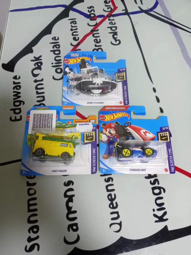 Lote 3 Hot Wheels: Disney, Mario Kart, TMNT