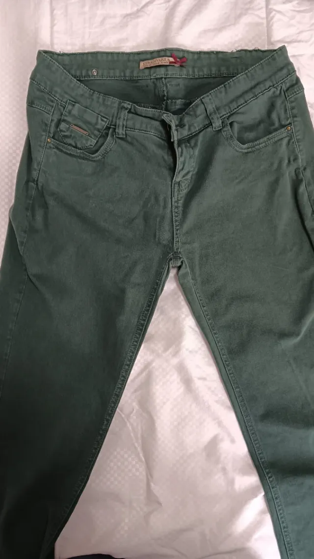 Pantalón pitillo verde Stradivarius