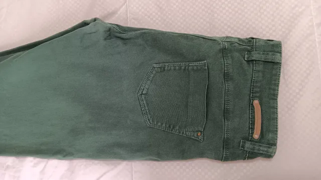 Pantalón pitillo verde Stradivarius