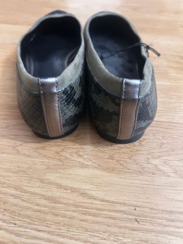 Bailarinas Parfois negras y verde oliva