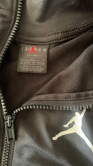 Conjunto chándal Jordan negro y rojo