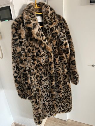 Abrigo largo Zara estampado leopardo