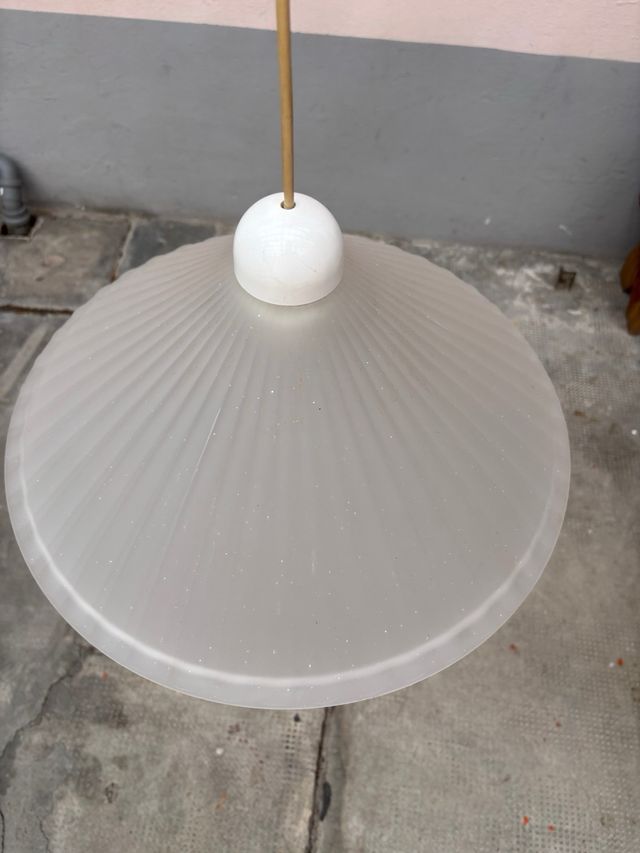 Lampadario in vetro bianco