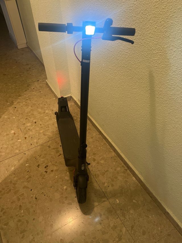 Patinete eléctrico negro