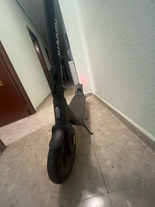 Patinete eléctrico negro