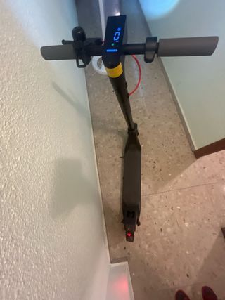 Patinete eléctrico negro