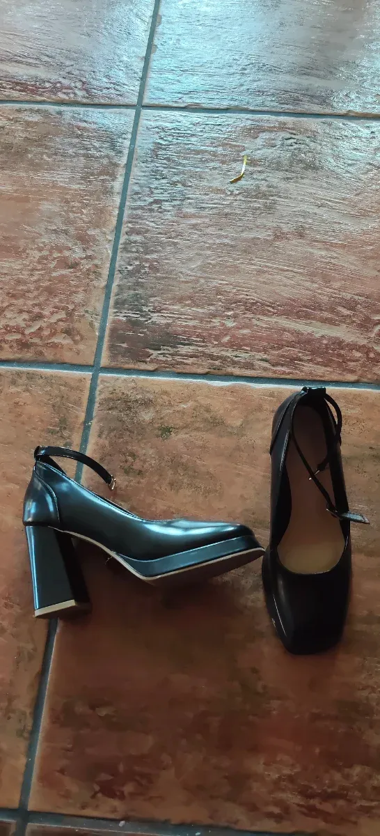 Zapatos de tacón negros