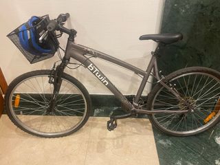 Bicicleta Btwin gris con cesta