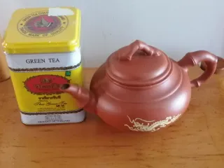 Teiera in coccio + scatola tè verde Thailandia