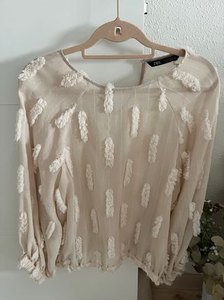 Blusa Zara crema con textura