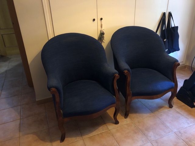 Dos sillones clásicos tapizados