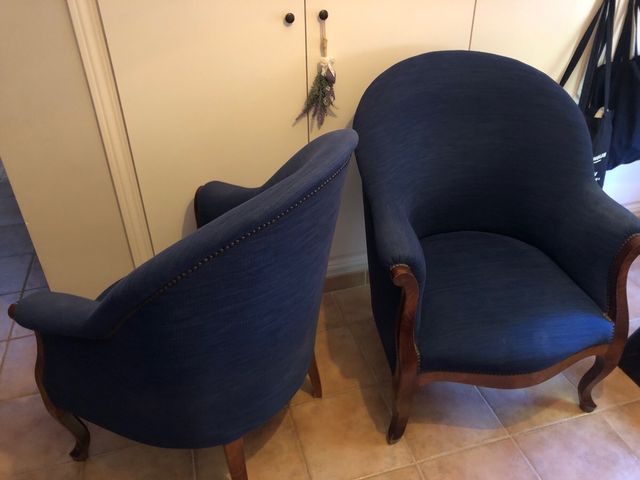 Dos sillones clásicos tapizados