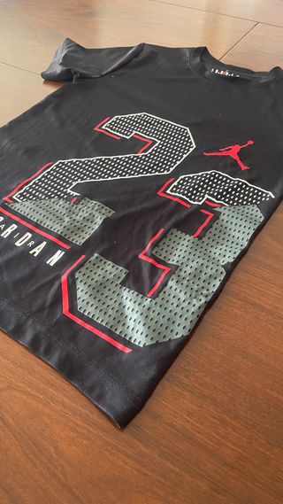 Camiseta Jordan 23 Dri-Fit Negra Roja