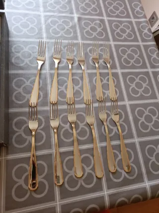 Cubertería Herdmar de acero inoxidale dorada