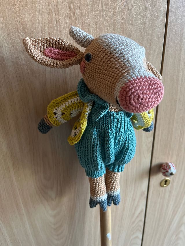 Amigurumi  de vaca hecho a mano a crochet
