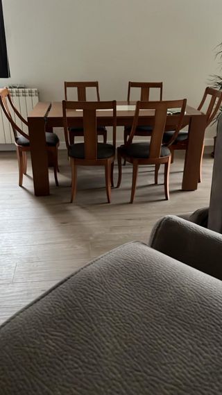 Mesa de comedor extensible con 6 sillas de madera
