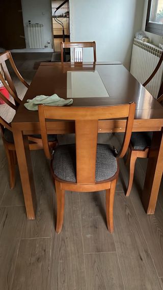 Mesa de comedor extensible con 6 sillas de madera
