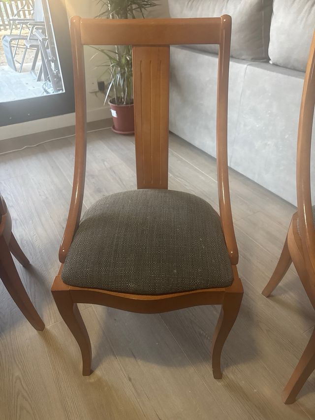 Mesa de comedor extensible con 6 sillas de madera