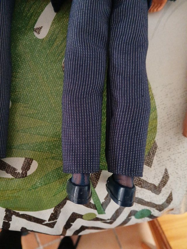 2 Muñecos Ken Colección Traje Completo