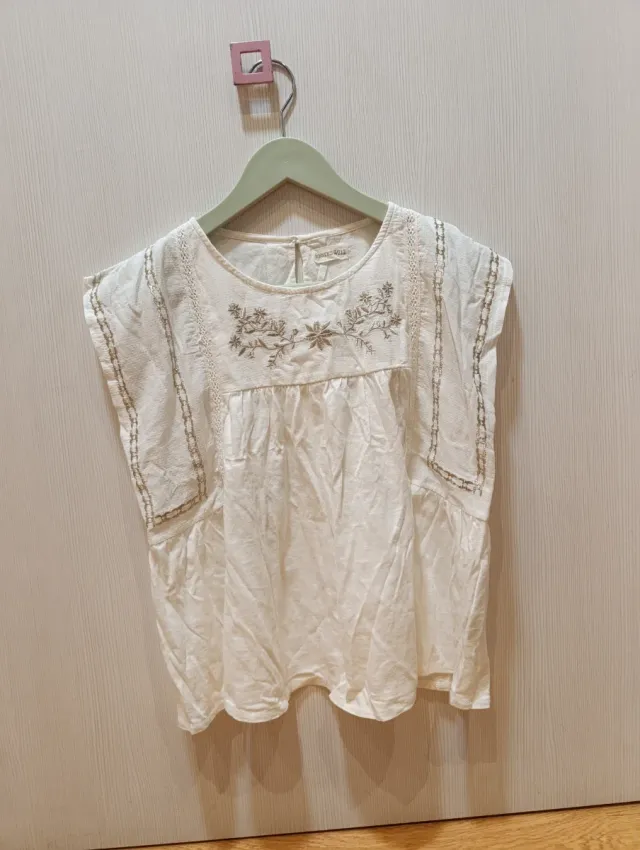 Camiseta blanca bordada