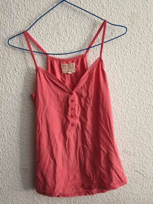 Camiseta BSK rosa con botones